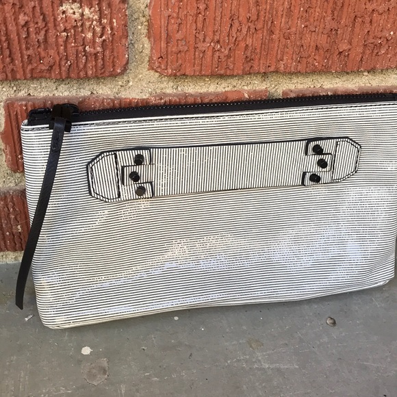 SHE + LO Next Chapter Leather Striped Clutch - Picture 4 of 9